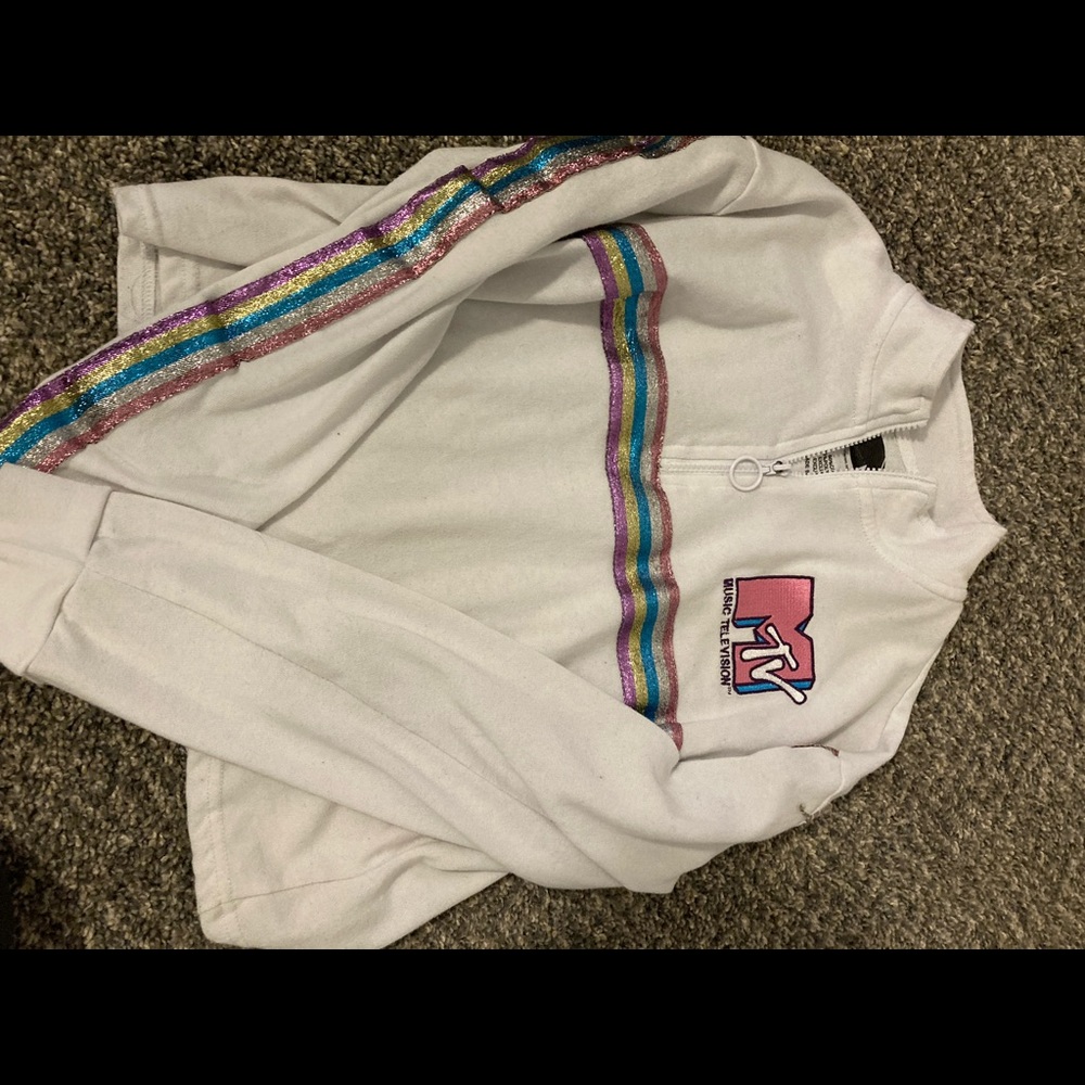 White cropped MTV crewneck
